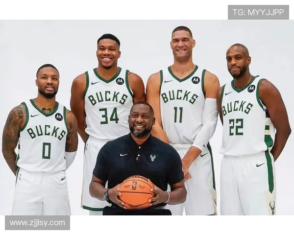 詹姆斯携手字母哥加盟雄鹿NBA新王朝的崛起引发全联盟热议